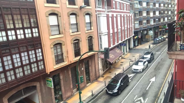 2 bedroom Flat for rent in Torrelavega - € 790 (Ref: 9413774)