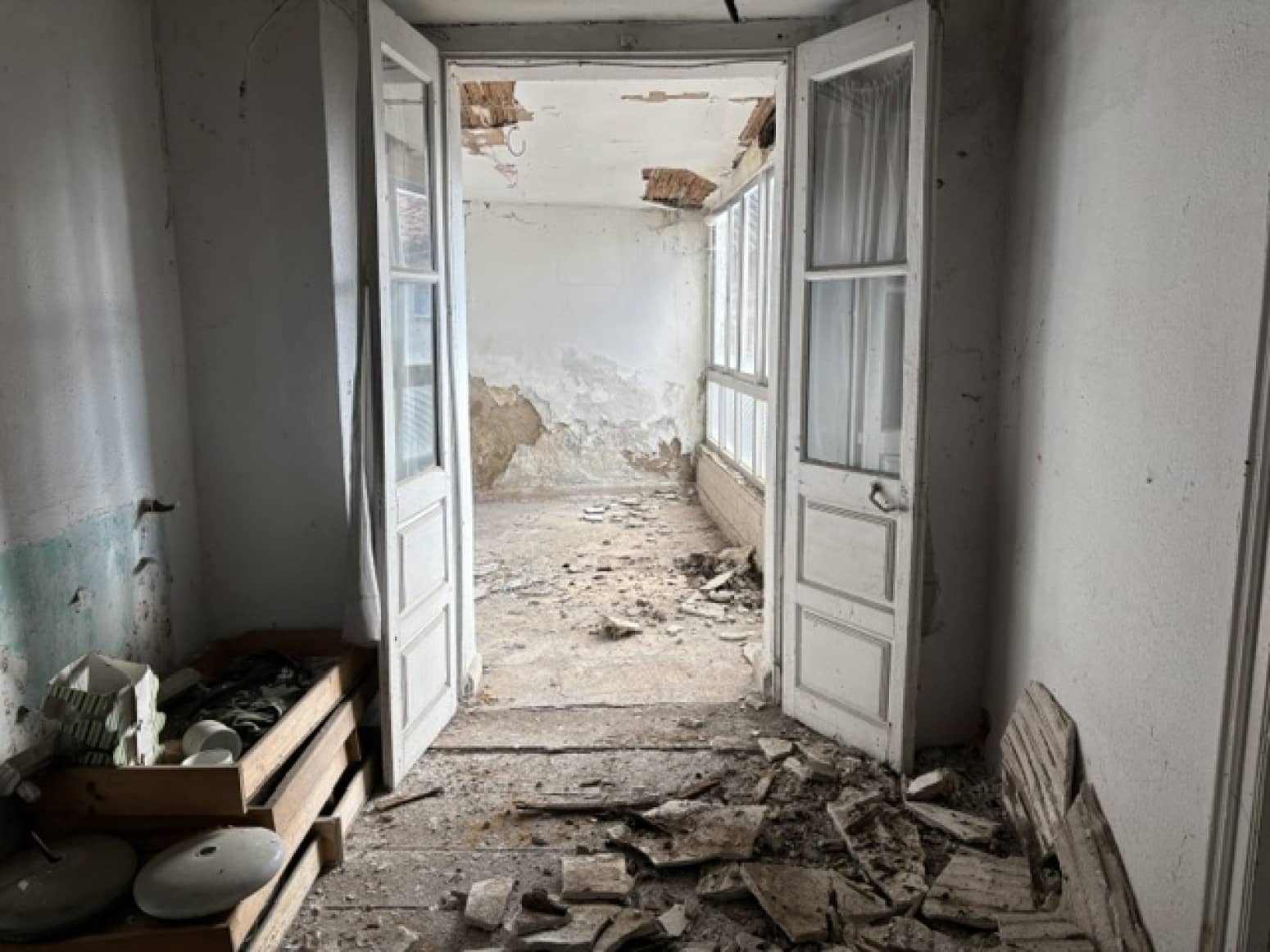 4 bedroom Villa for sale in Campoo de Enmedio with garage - € 53,000 (Ref: 9424342)