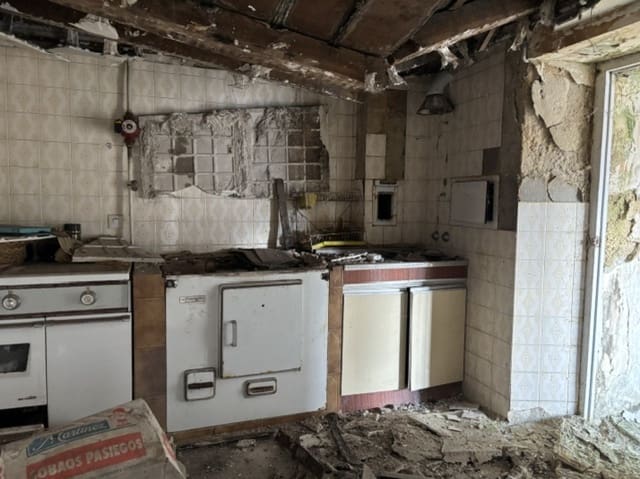 4 soveværelse Villa til salg i Campoo de Enmedio med garage - € 53.000 (Ref: 9424342)