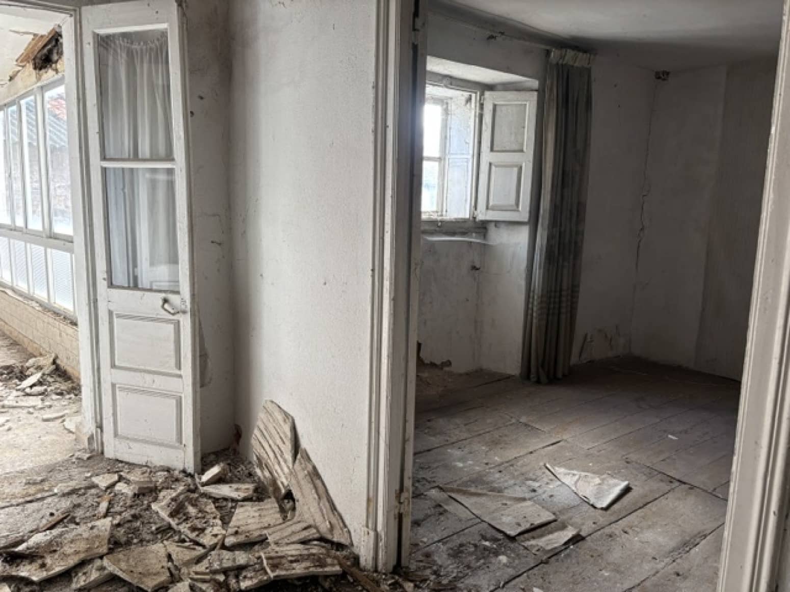 4 bedroom Villa for sale in Campoo de Enmedio with garage - € 53,000 (Ref: 9424342)