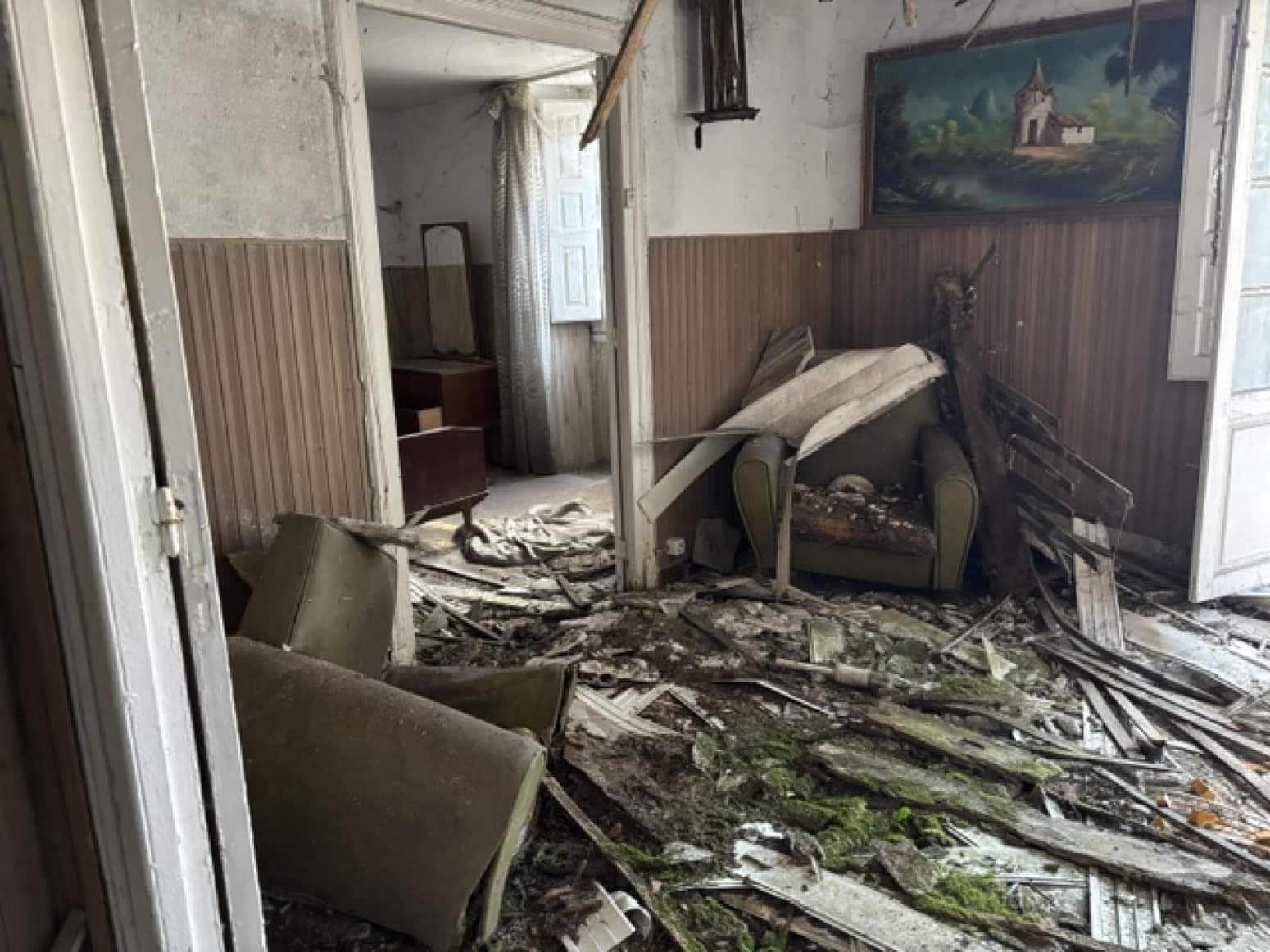 4 bedroom Villa for sale in Campoo de Enmedio with garage - € 53,000 (Ref: 9424342)