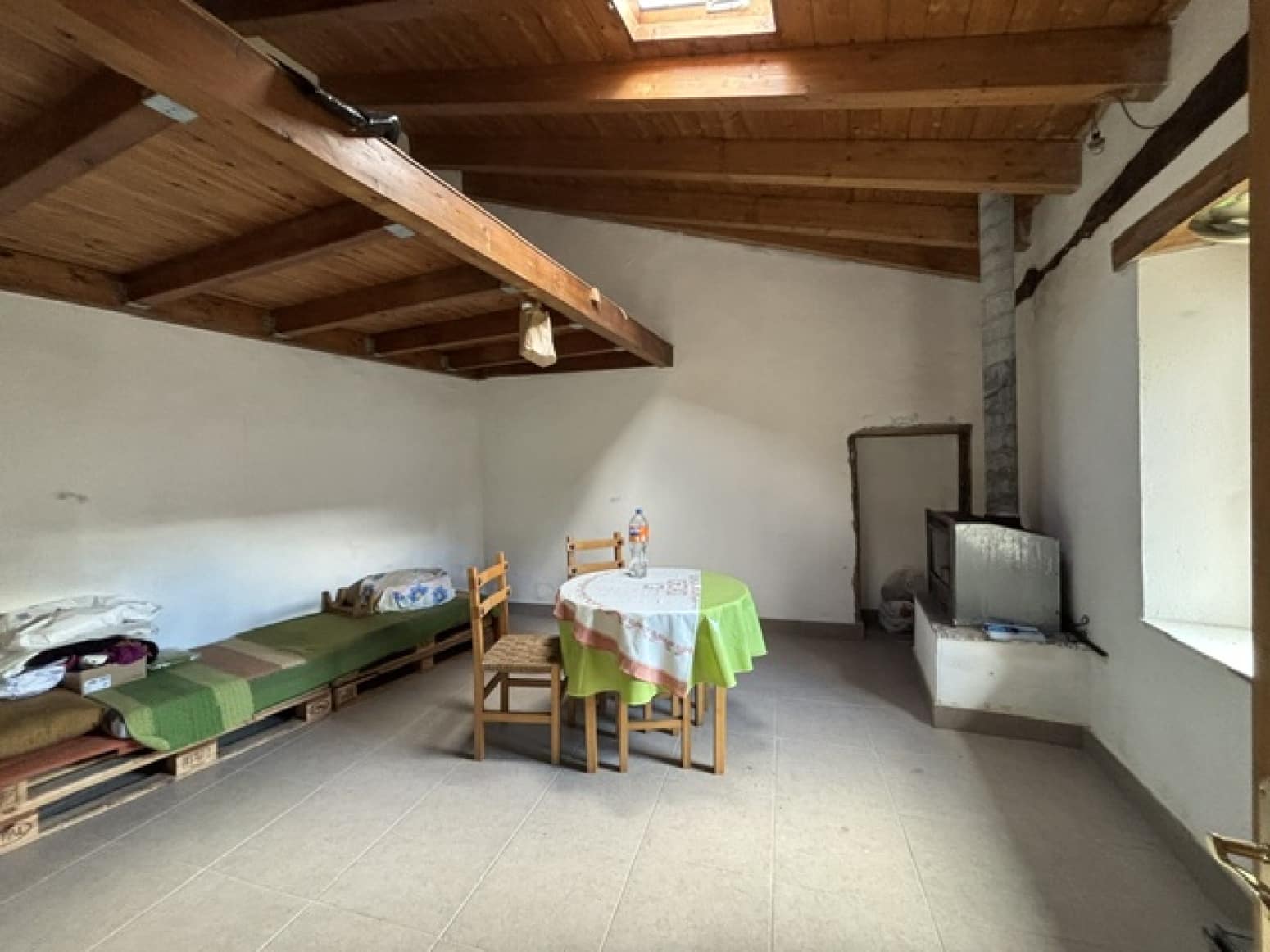 4 bedroom Villa for sale in Campoo de Enmedio with garage - € 53,000 (Ref: 9424342)
