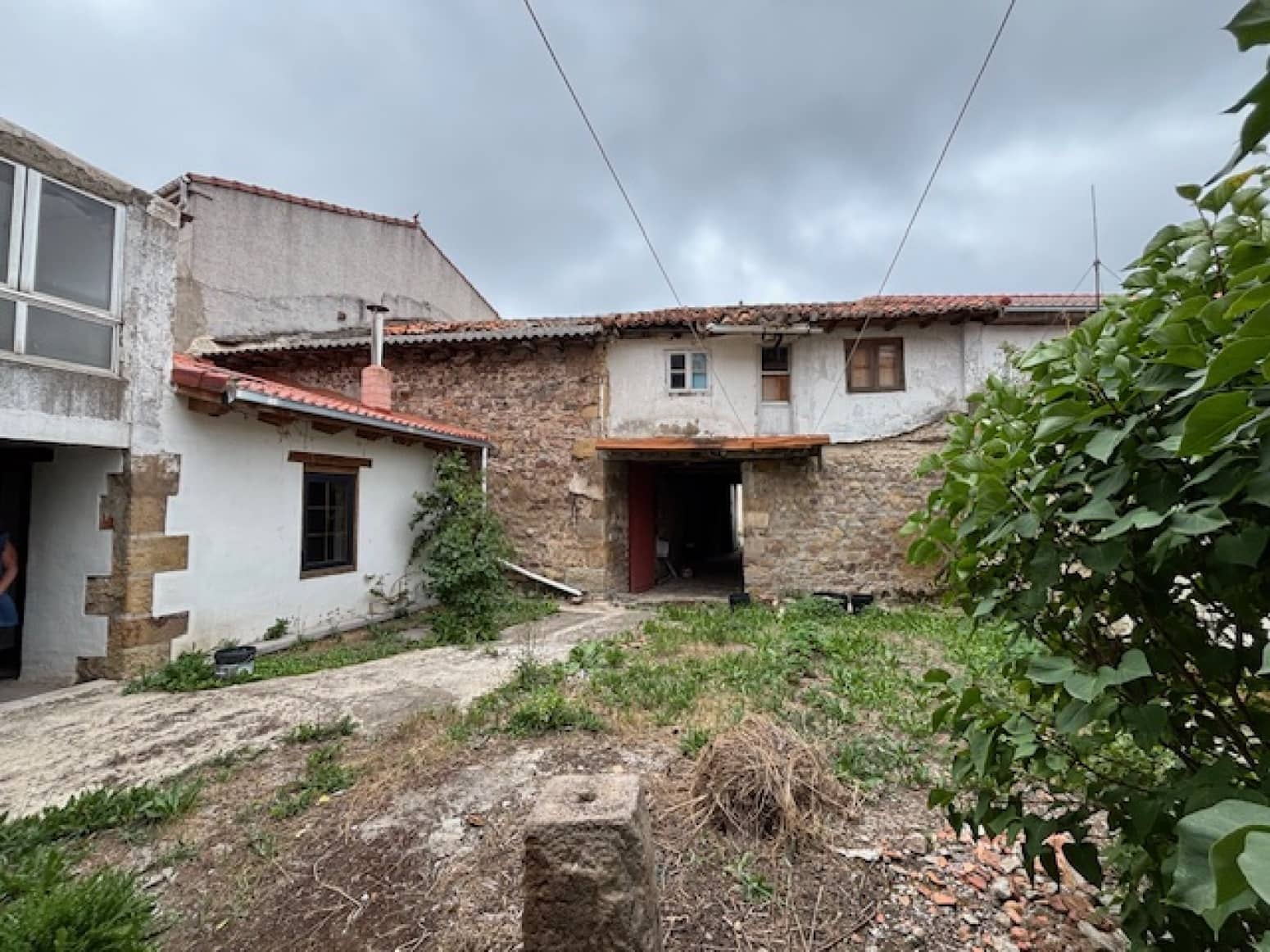 4 bedroom Villa for sale in Campoo de Enmedio with garage - € 53,000 (Ref: 9424342)