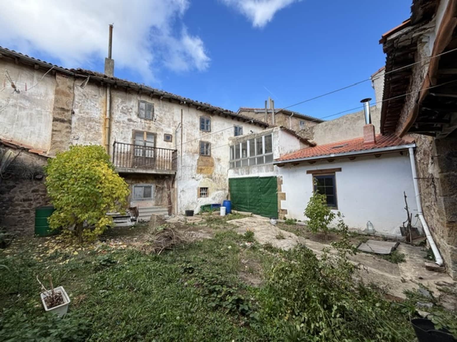 4 bedroom Villa for sale in Campoo de Enmedio with garage - € 53,000 (Ref: 9424342)