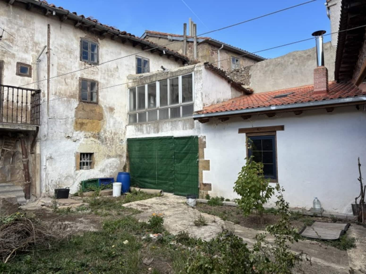 4 bedroom Villa for sale in Campoo de Enmedio with garage - € 53,000 (Ref: 9424342)