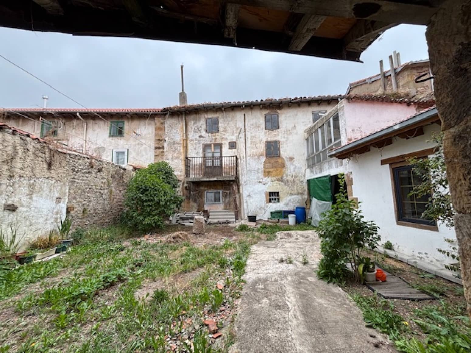 4 bedroom Villa for sale in Campoo de Enmedio with garage - € 53,000 (Ref: 9424342)