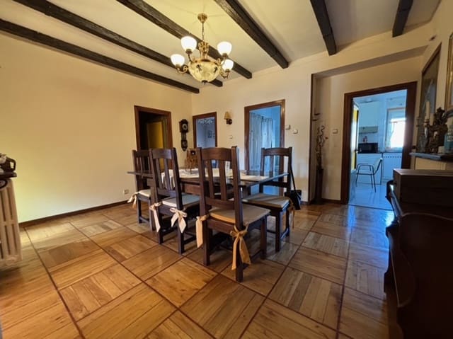 Piso de 4 habitaciones en Aguilar de Campoo en venta - 110.000 € (Ref: 9441363)