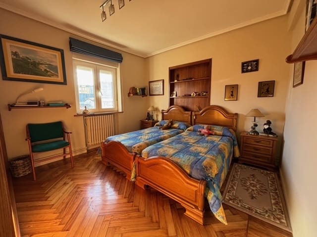 Piso de 4 habitaciones en Aguilar de Campoo en venta - 110.000 € (Ref: 9441363)