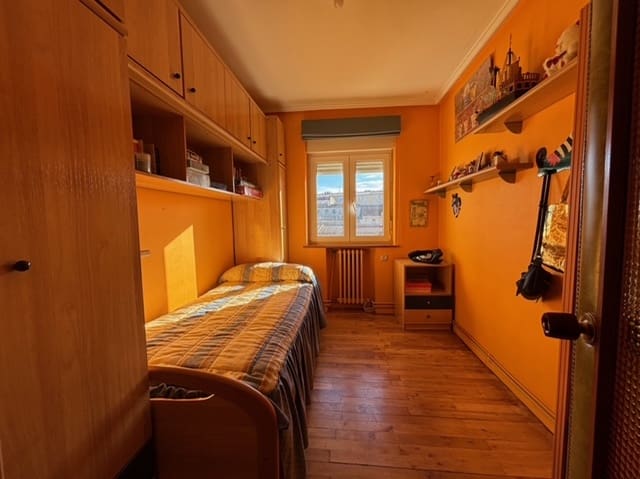 Piso de 4 habitaciones en Aguilar de Campoo en venta - 110.000 € (Ref: 9441363)