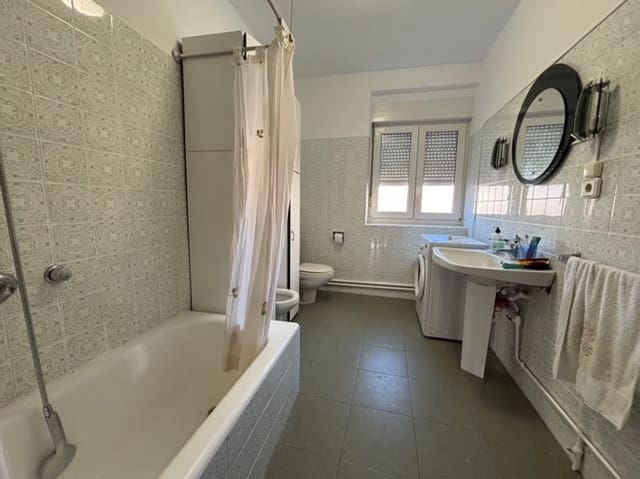 Piso de 4 habitaciones en Aguilar de Campoo en venta - 110.000 € (Ref: 9441363)