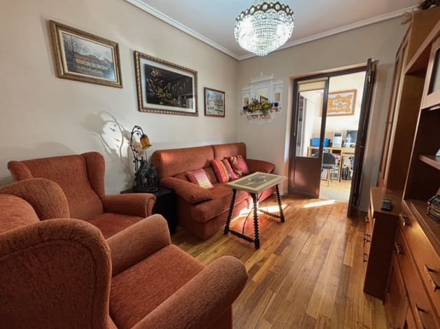 Piso de 4 habitaciones en Aguilar de Campoo en venta - 110.000 € (Ref: 9441363)