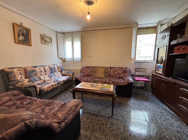 4 soveværelse Villa til salg i Barruelo de Santullán - € 95.000 (Ref: 9441774)