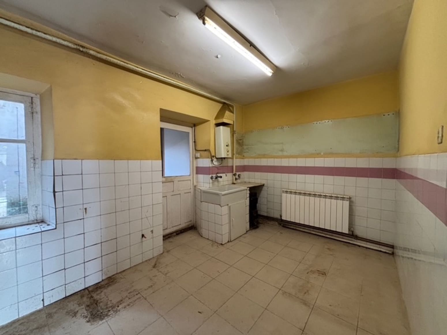 3 makuuhuone Huvila myytävänä paikassa Herrera de Pisuerga mukana 
autotalli - 45 000 € (Ref: 9452751)