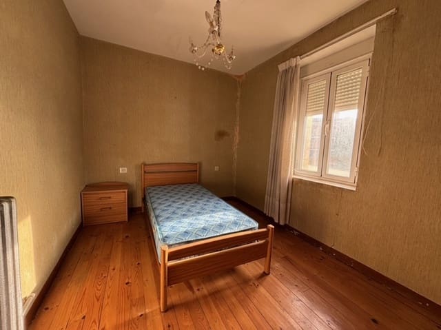 3 makuuhuone Huvila myytävänä paikassa Herrera de Pisuerga mukana 
autotalli - 45 000 € (Ref: 9452751)