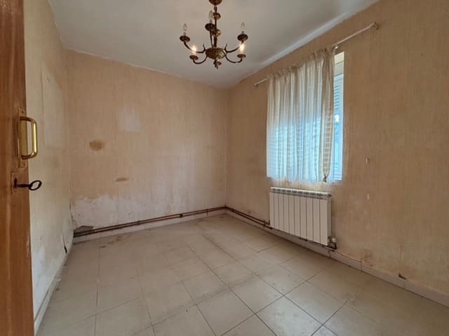 3 makuuhuone Huvila myytävänä paikassa Herrera de Pisuerga mukana 
autotalli - 45 000 € (Ref: 9452751)