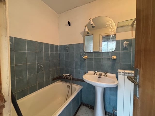 3 makuuhuone Huvila myytävänä paikassa Herrera de Pisuerga mukana 
autotalli - 45 000 € (Ref: 9452751)