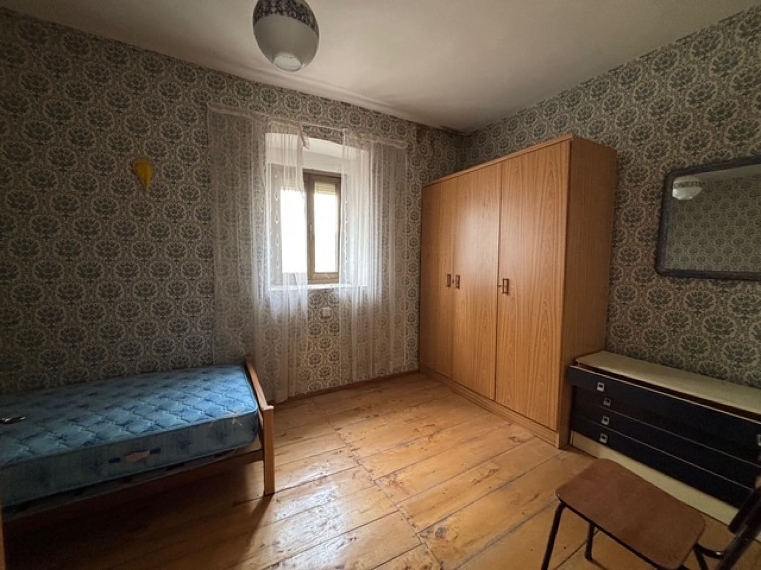 3 makuuhuone Huvila myytävänä paikassa Herrera de Pisuerga mukana 
autotalli - 45 000 € (Ref: 9452751)