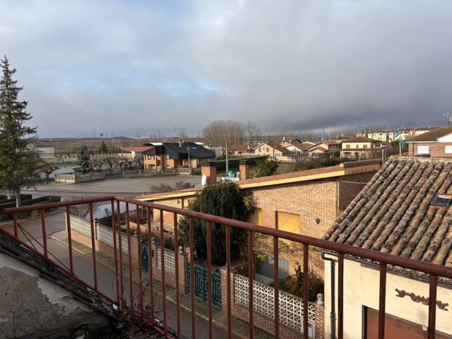 3 makuuhuone Huvila myytävänä paikassa Herrera de Pisuerga mukana 
autotalli - 45 000 € (Ref: 9452751)