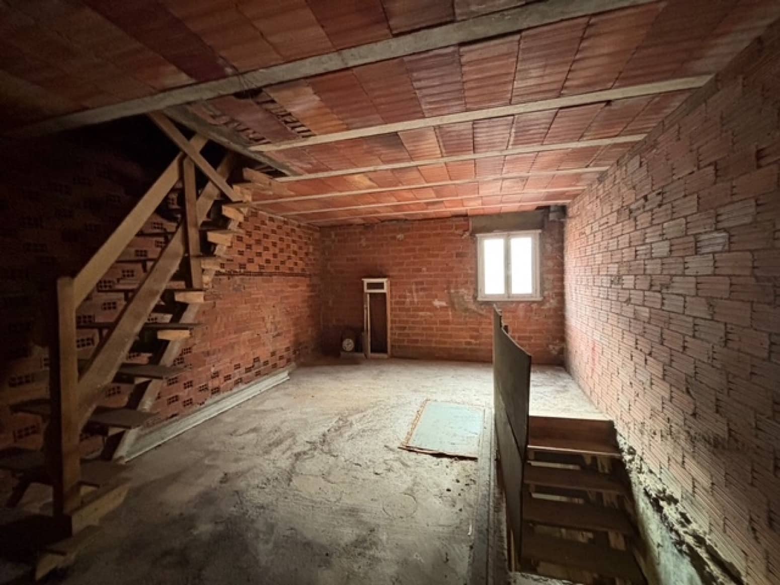 3 makuuhuone Huvila myytävänä paikassa Herrera de Pisuerga mukana 
autotalli - 45 000 € (Ref: 9452751)