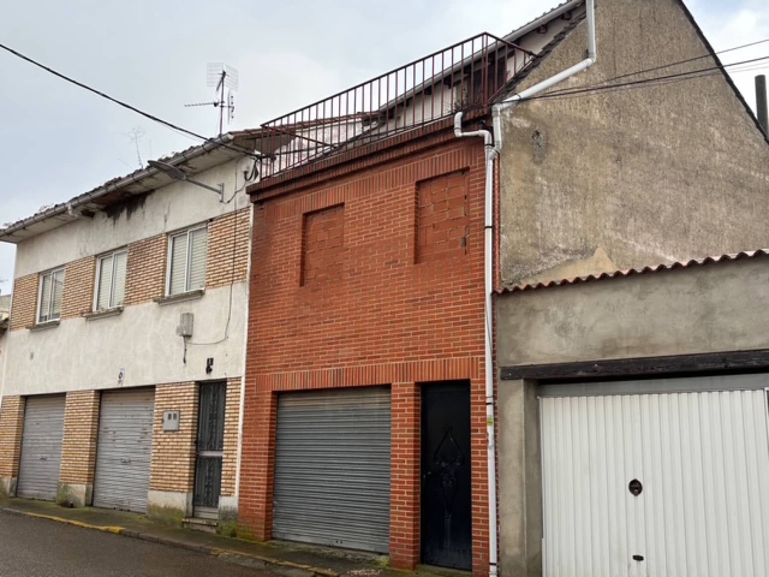 3 makuuhuone Huvila myytävänä paikassa Herrera de Pisuerga mukana 
autotalli - 45 000 € (Ref: 9452751)