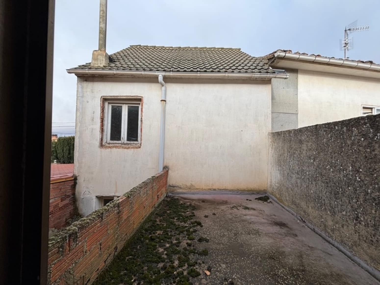 3 makuuhuone Huvila myytävänä paikassa Herrera de Pisuerga mukana 
autotalli - 45 000 € (Ref: 9452751)