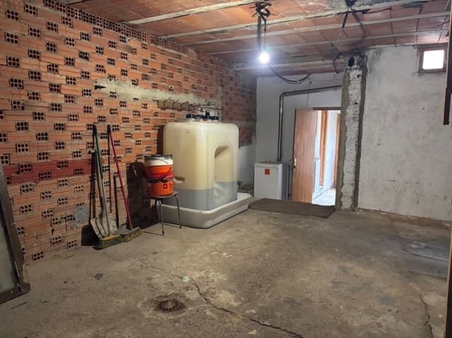 3 makuuhuone Huvila myytävänä paikassa Herrera de Pisuerga mukana 
autotalli - 45 000 € (Ref: 9452751)