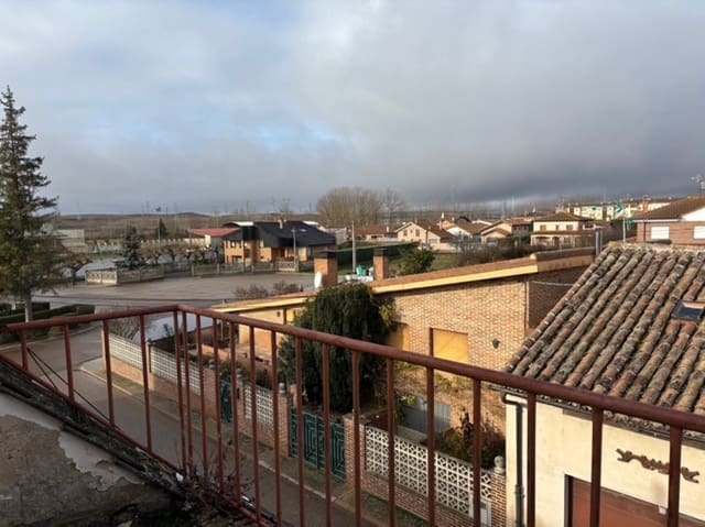 3 makuuhuone Huvila myytävänä paikassa Herrera de Pisuerga mukana 
autotalli - 45 000 € (Ref: 9452751)