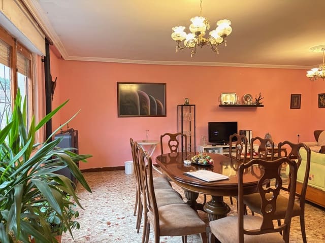 Chalet de 4 habitaciones en Herrera de Pisuerga en venta - 135.000 € (Ref: 9453160)