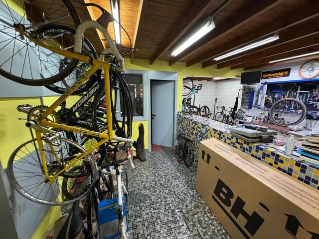 Kommersiell till salu i Torrelavega - 112 000 € (Ref: 9470929)