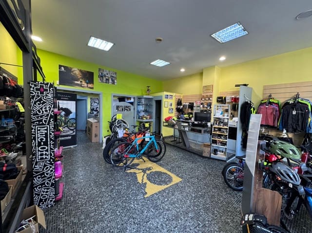 Commercial for sale in Torrelavega - € 112,000 (Ref: 9470929)