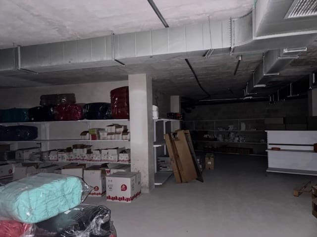 Kaupallinen myytävänä paikassa Aguilar de Campoo mukana 
autotalli - 950 000 € (Ref: 9483833)