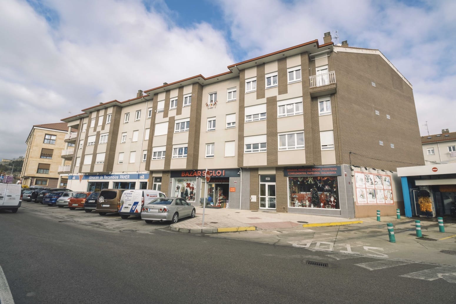 Commercial for sale in Aguilar de Campoo with garage - € 950,000 (Ref: 9483833)