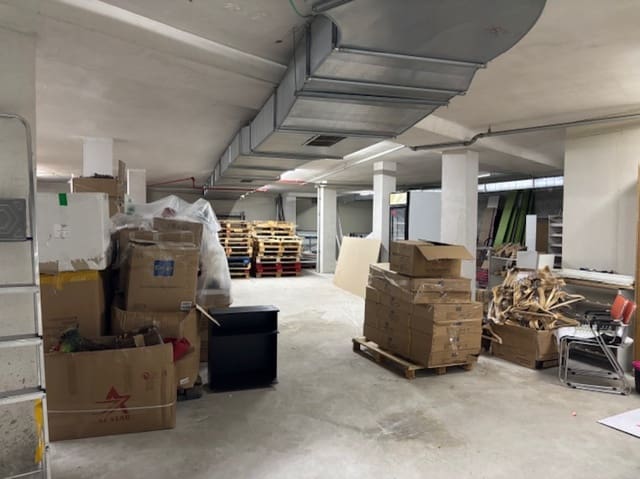 Kaupallinen myytävänä paikassa Aguilar de Campoo mukana 
autotalli - 950 000 € (Ref: 9483833)