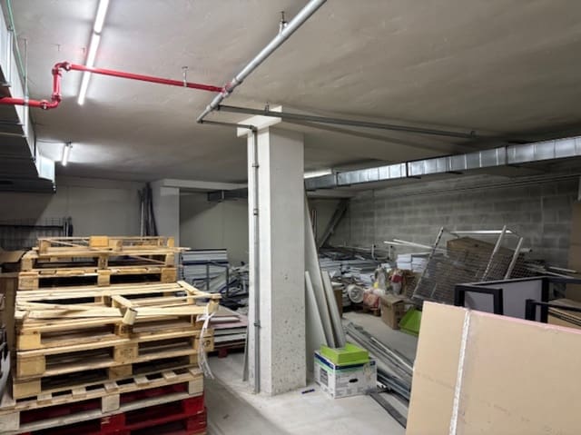 Kaupallinen myytävänä paikassa Aguilar de Campoo mukana 
autotalli - 950 000 € (Ref: 9483833)