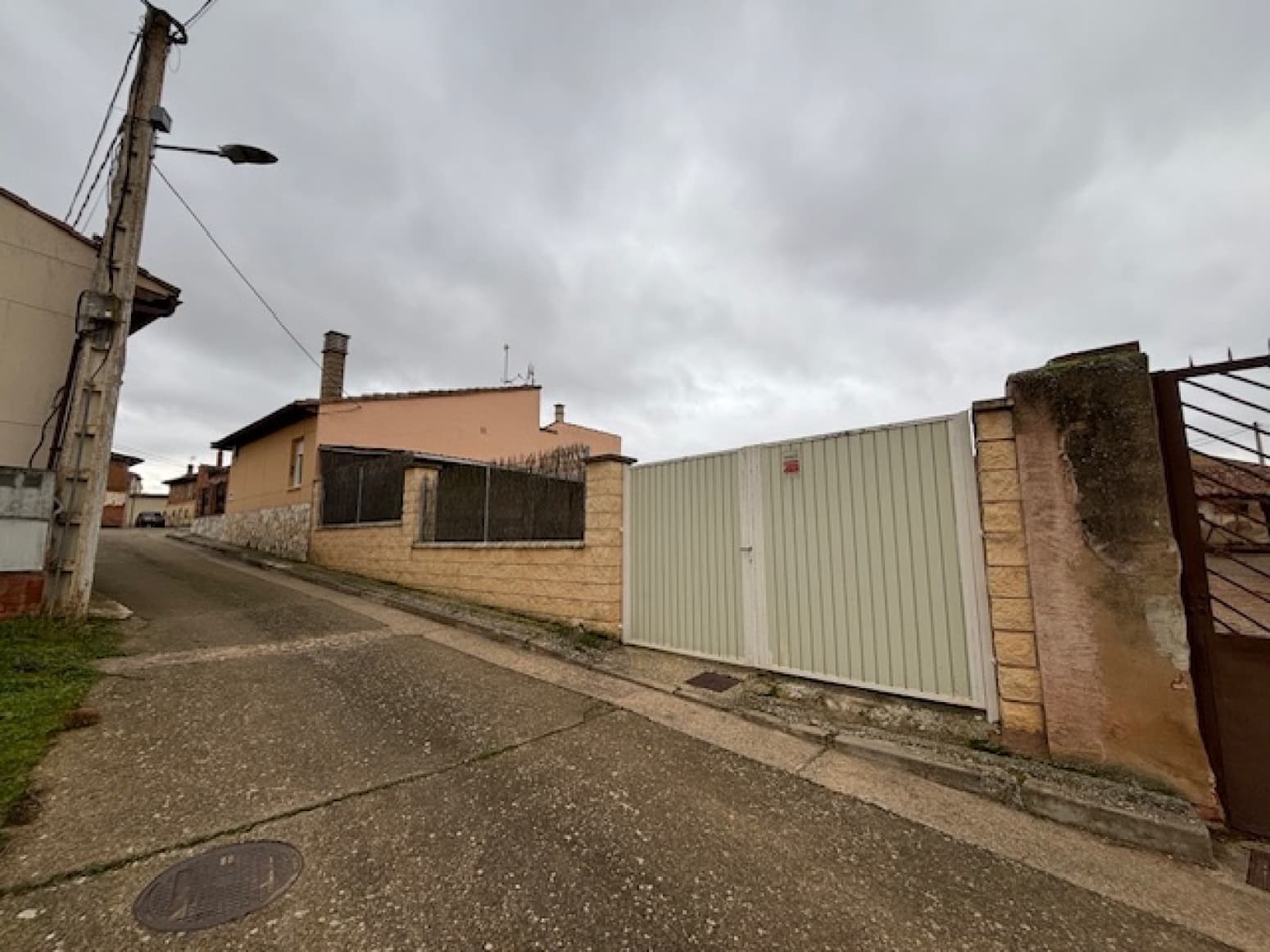 2 makuuhuone Huvila myytävänä paikassa Herrera de Pisuerga mukana 
autotalli - 108 000 € (Ref: 9512023)