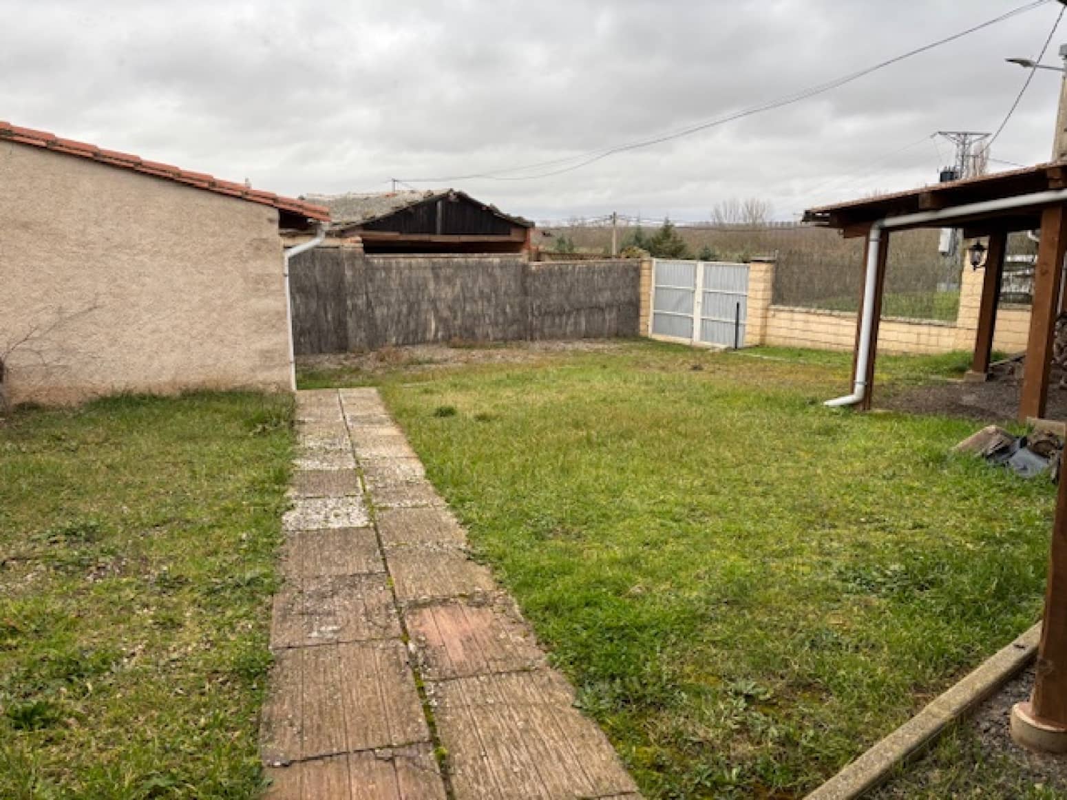 2 makuuhuone Huvila myytävänä paikassa Herrera de Pisuerga mukana 
autotalli - 108 000 € (Ref: 9512023)