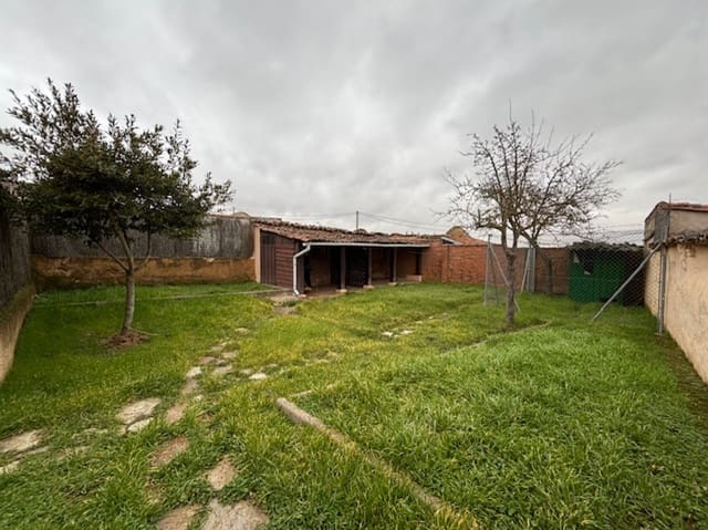 2 makuuhuone Huvila myytävänä paikassa Herrera de Pisuerga mukana 
autotalli - 108 000 € (Ref: 9512023)