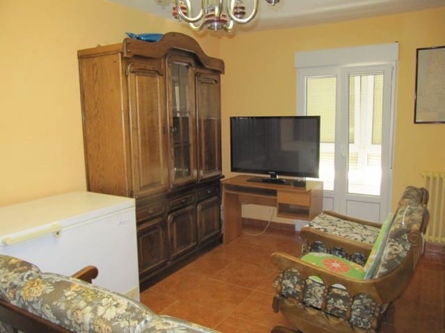 4 slaapkamer Flat te huur in Aguilar de Campoo - € 900 (Ref: 9512024)