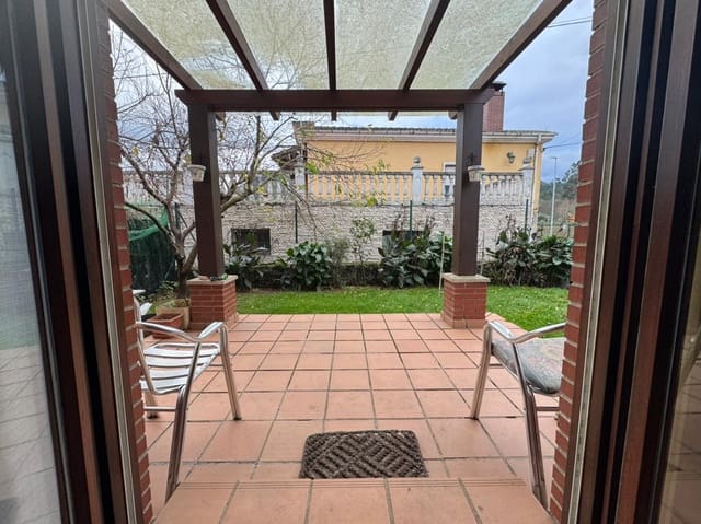 Chalet de 3 habitaciones en Los Corrales de Buelna en venta con garaje - 300.000 € (Ref: 9536712)