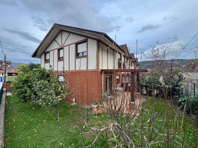 Chalet de 3 habitaciones en Los Corrales de Buelna en venta con garaje - 300.000 € (Ref: 9536712)