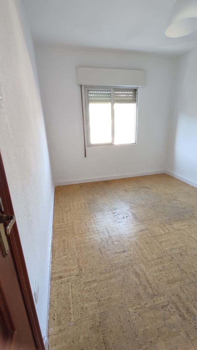 3 bedroom Flat for sale in Los Corrales de Buelna - € 108,000 (Ref: 9602583)