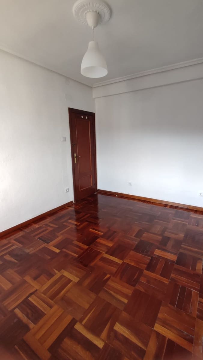 3 bedroom Flat for sale in Los Corrales de Buelna - € 108,000 (Ref: 9602583)