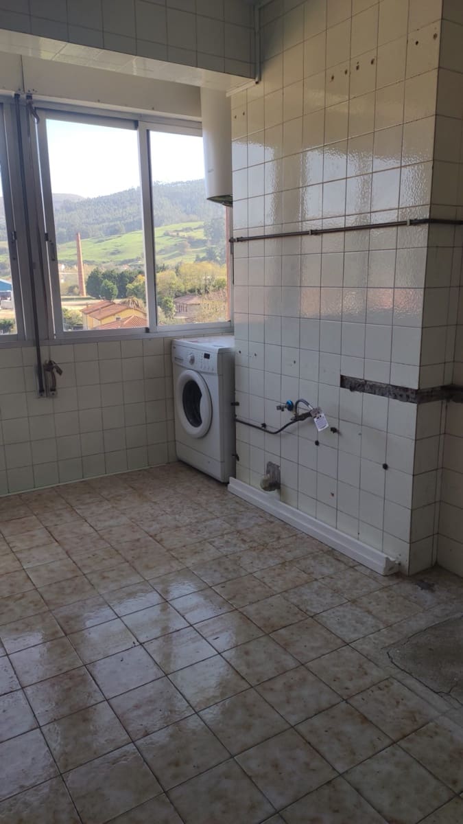 3 bedroom Flat for sale in Los Corrales de Buelna - € 108,000 (Ref: 9602583)