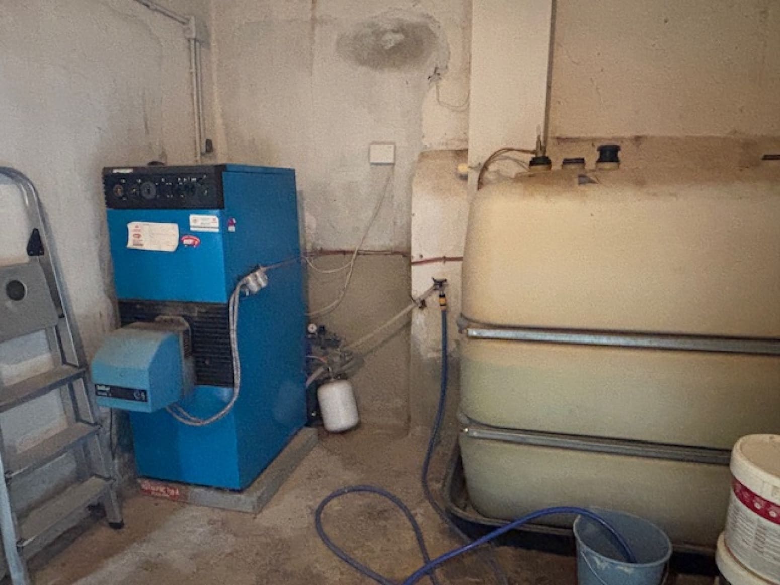 5 soveværelse Villa til salg i Alar del Rey med garage - € 220.000 (Ref: 9619053)