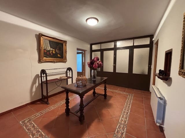 5 soveværelse Villa til salg i Alar del Rey med garage - € 220.000 (Ref: 9619053)