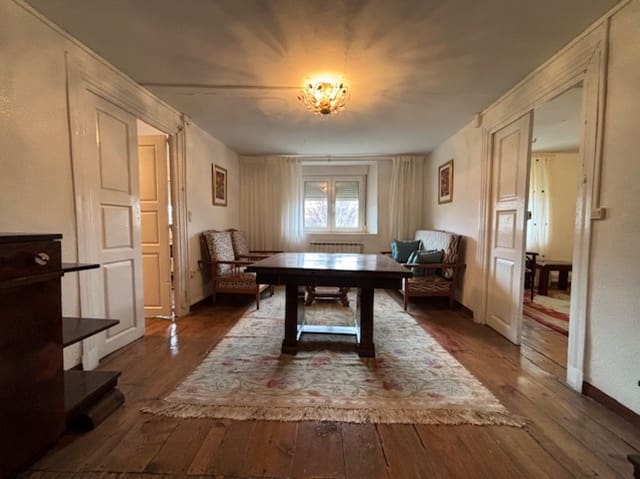 5 soveværelse Villa til salg i Alar del Rey med garage - € 220.000 (Ref: 9619053)