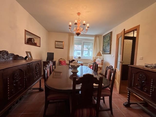 5 soveværelse Villa til salg i Alar del Rey med garage - € 220.000 (Ref: 9619053)