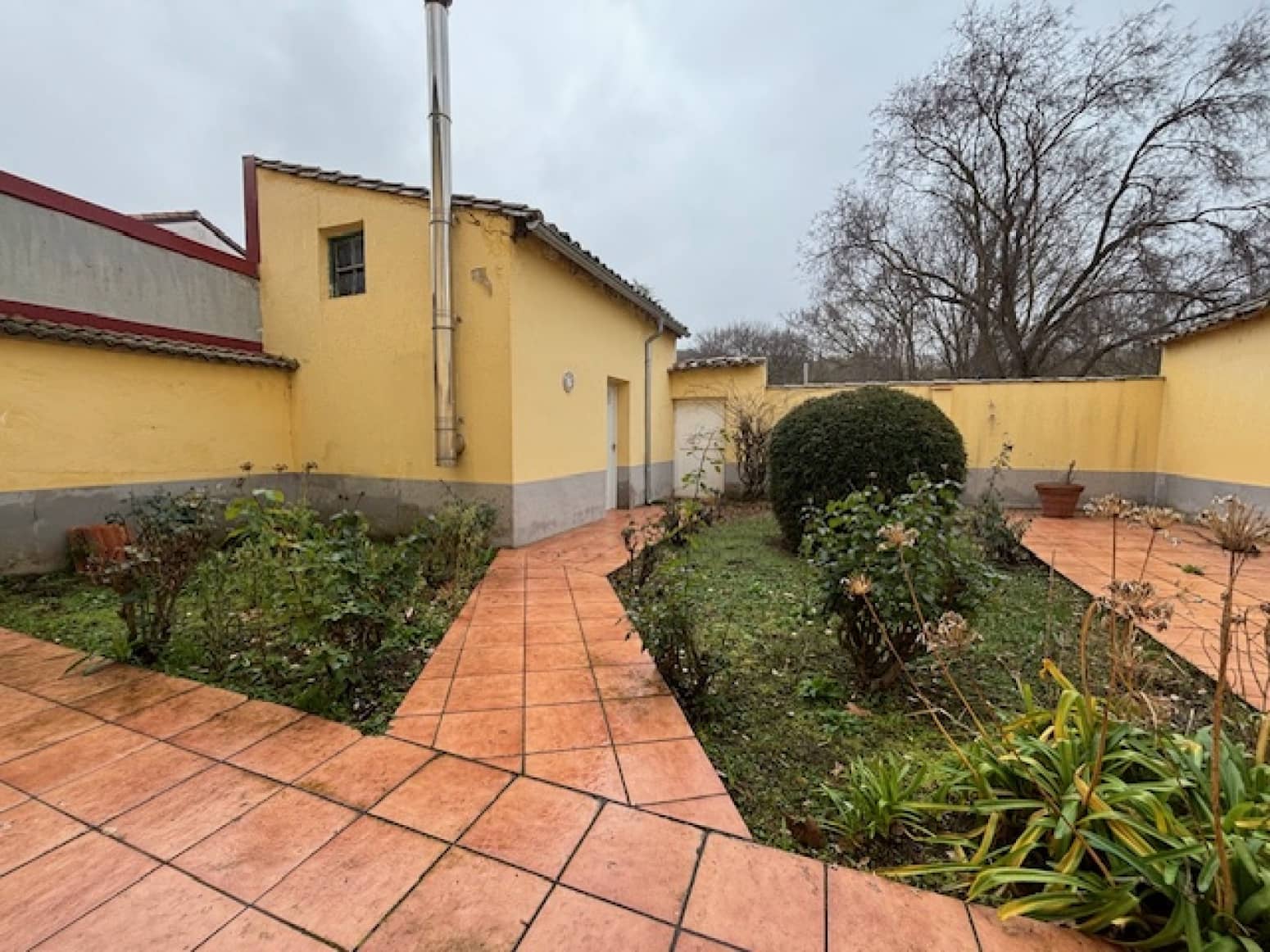 5 soveværelse Villa til salg i Alar del Rey med garage - € 220.000 (Ref: 9619053)