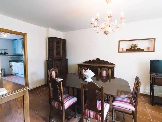 5 slaapkamer Villa te koop in Alar del Rey met garage - € 220.000 (Ref: 9619053)