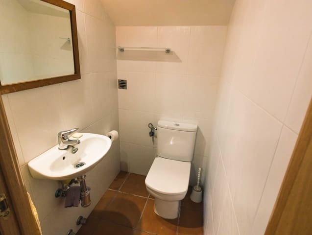 5 slaapkamer Villa te koop in Alar del Rey met garage - € 220.000 (Ref: 9619053)